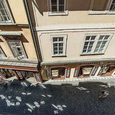 Newly Renovated 1-Bed Apartment At Charles Bridge Prága Kültér fotó