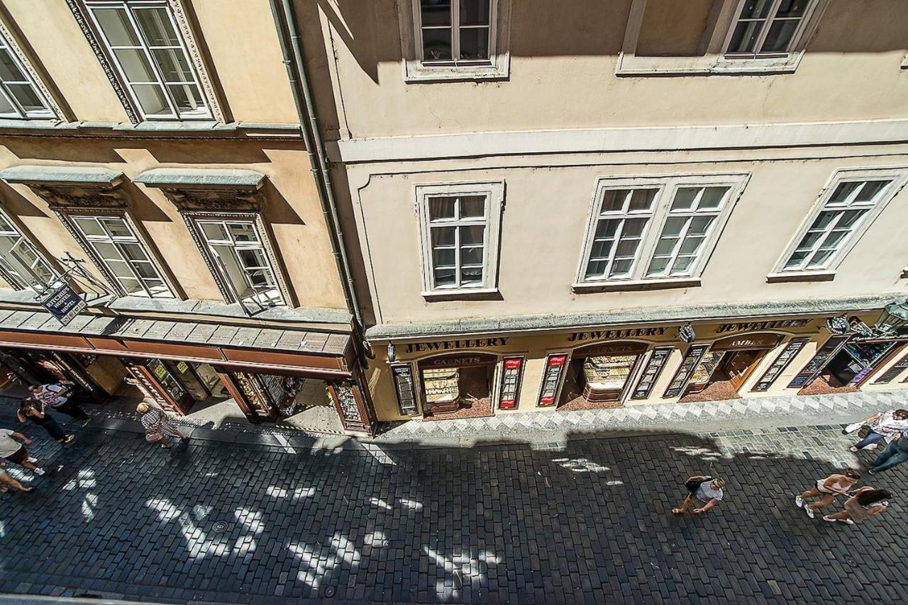 Newly Renovated 1-Bed Apartment At Charles Bridge Prága Kültér fotó