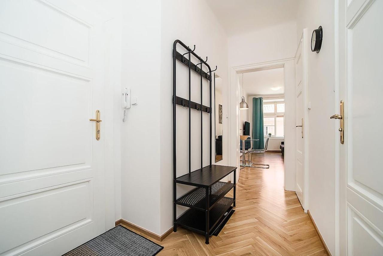 Newly Renovated 1-Bed Apartment At Charles Bridge Prága Kültér fotó