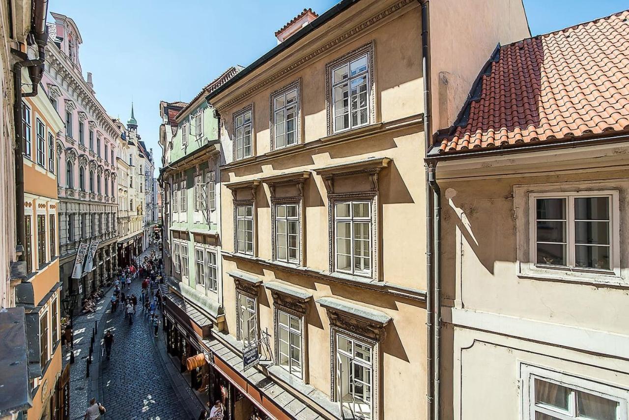 Newly Renovated 1-Bed Apartment At Charles Bridge Prága Kültér fotó