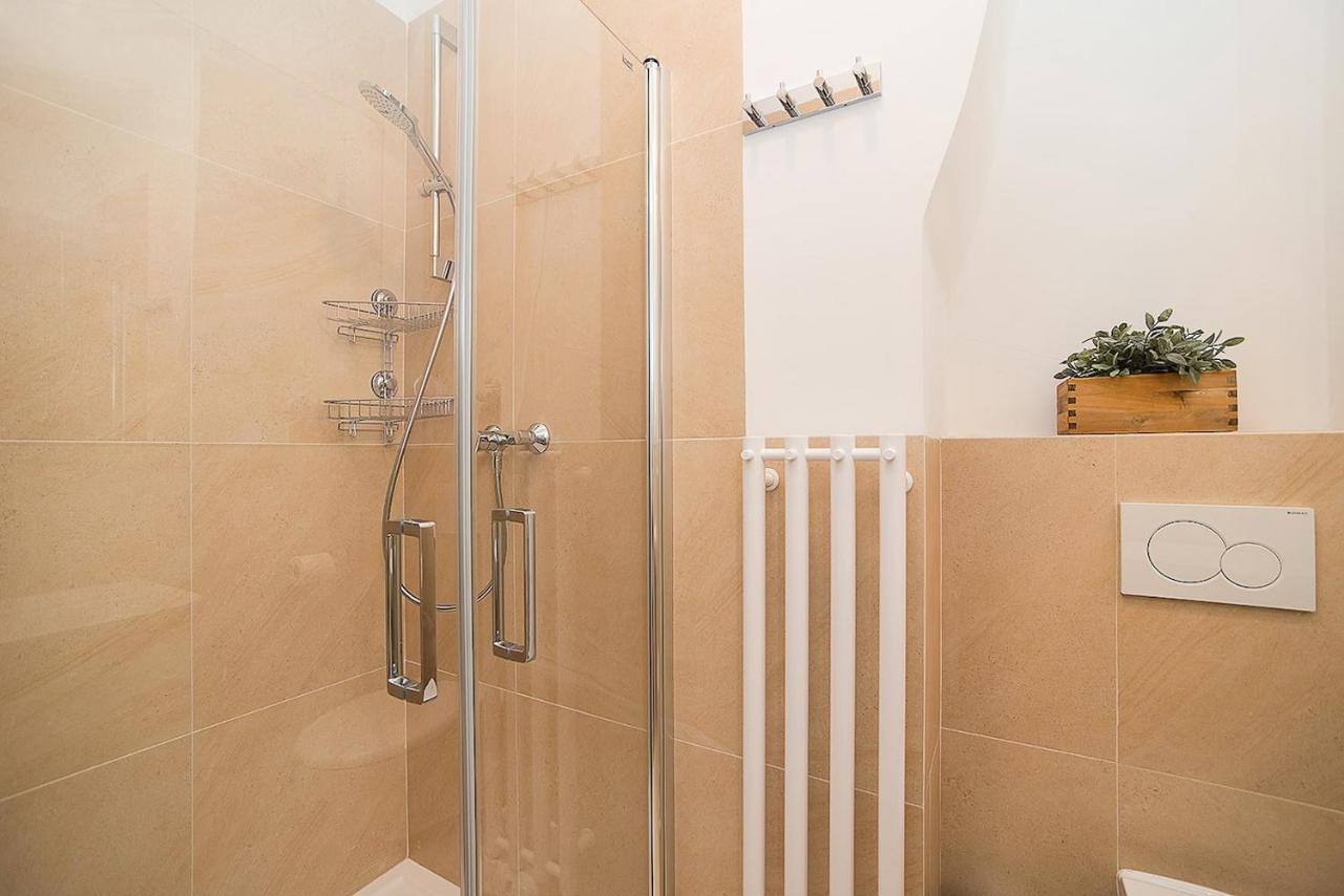 Newly Renovated 1-Bed Apartment At Charles Bridge Prága Kültér fotó